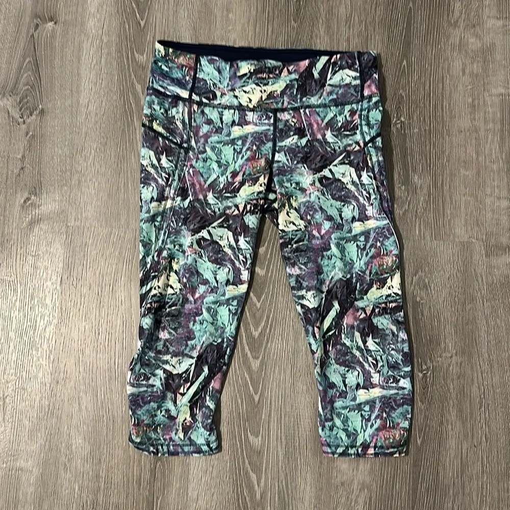 Lululemon Women's Sz 8 Run Top‎ Speed Athletic Workout Yoga Lounge Crop Leggings - Picture 3 of 14